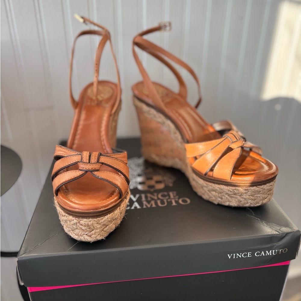 💛Vince Camuto strappy wedges